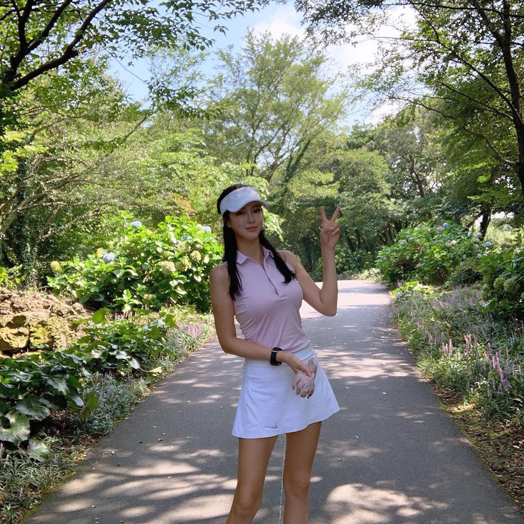 高爾夫韓國妹子 嬌好身材曲線驚人看了傻眼 - 亞洲美女 -
