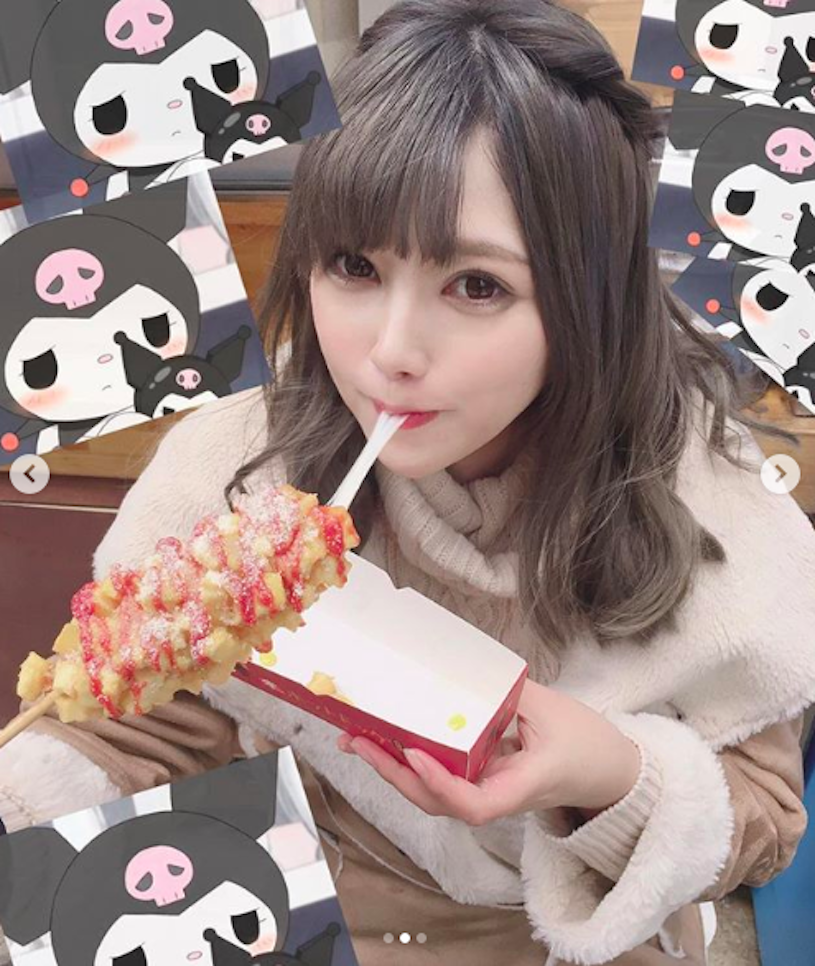 【6upoker】日本妹子就愛吃爆漿天婦羅，咬下去的牽絲畫面超邪惡！