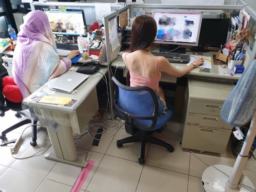 【蜗牛棋牌】網友分享辦公室裝冷氣實錄　網友只注意穿細肩帶「正妹同事」…