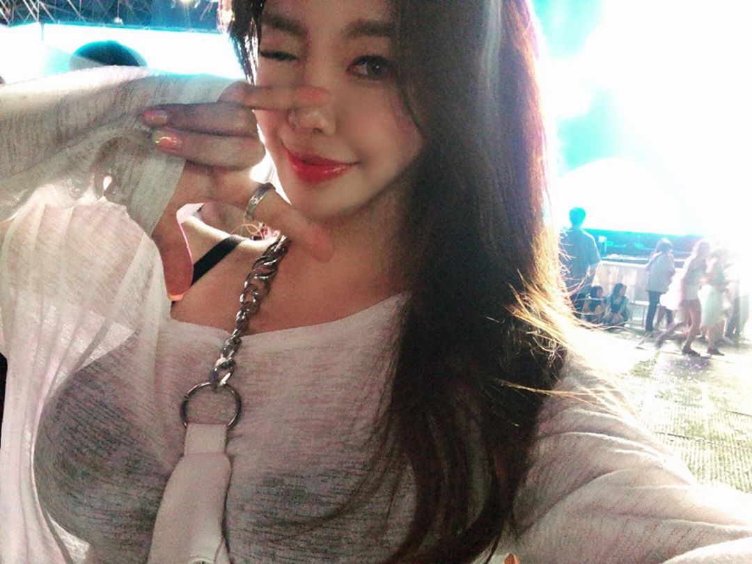 白嫩木瓜奶有夠亮 腰束奶澎魅惑顏值太犯規 - 亞洲美女 -