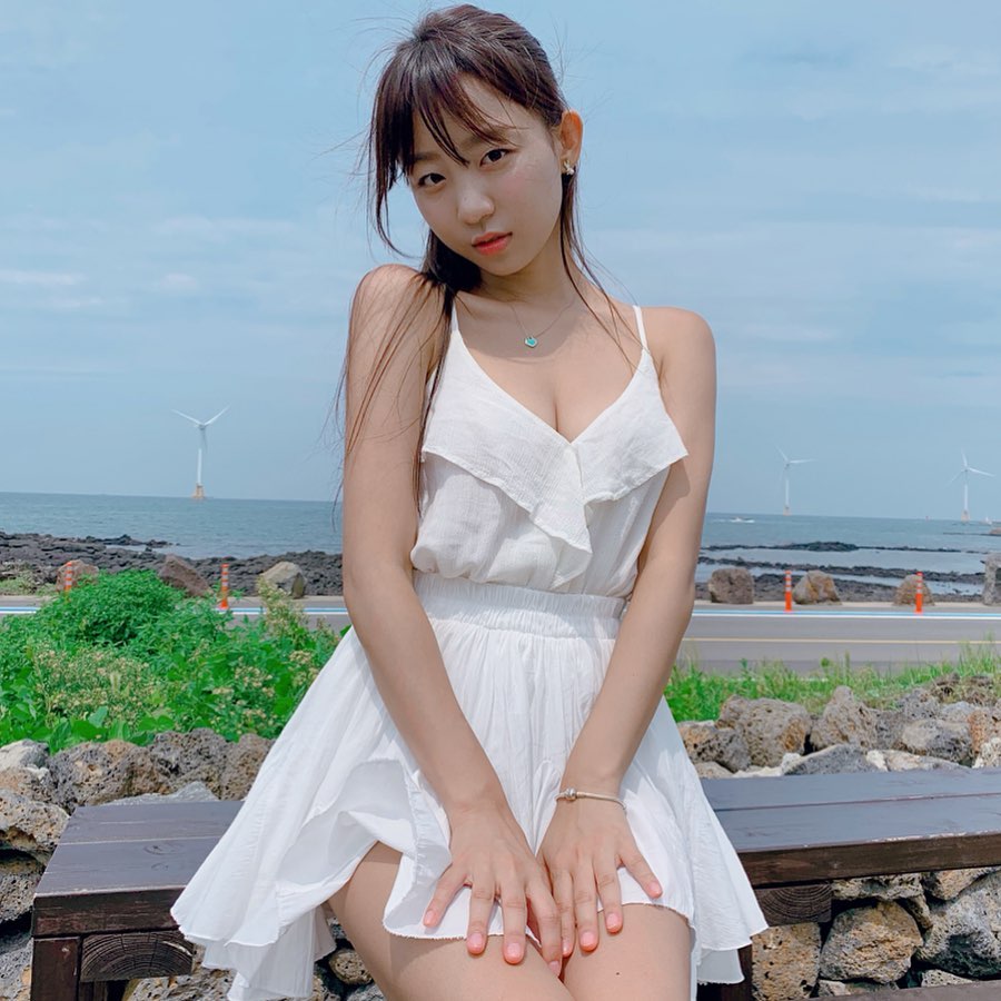 天使美顏配上魔鬼身材 內在美氣質讓人頭暈 - 亞洲美女 -