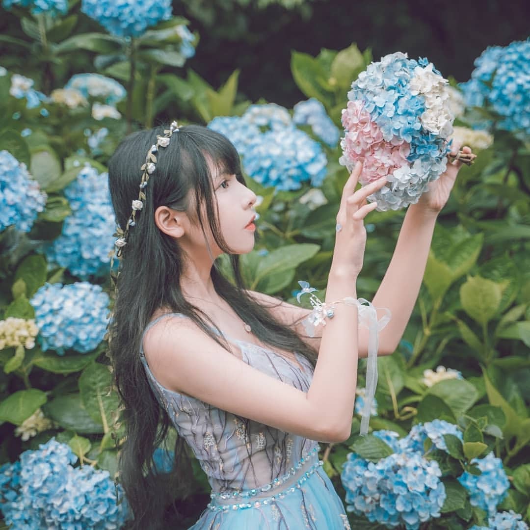 白皙透嫩甜姊兒依霜ゆい眼神能勾魂：戀愛了 - 美女圖 -