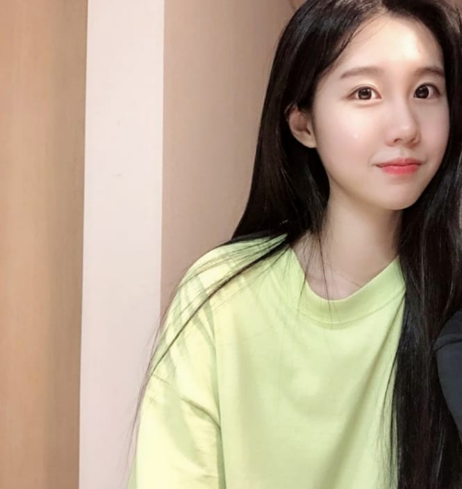 樸素臉蛋卻有天使般笑容 私藏隱乳看一眼永生難忘 - 亞洲美女 -
