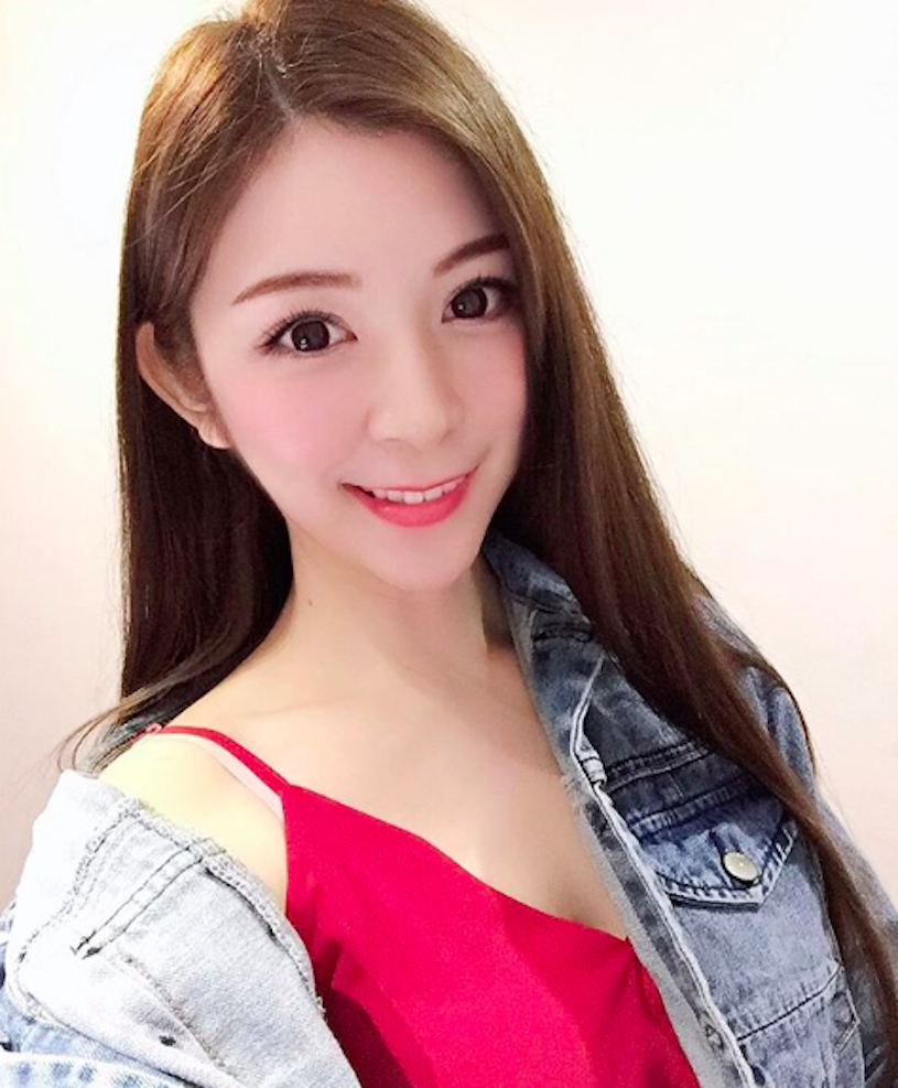 正妹JANISSA「蕾絲禮服露出美乳」，「大深V透視感」好養眼喔！