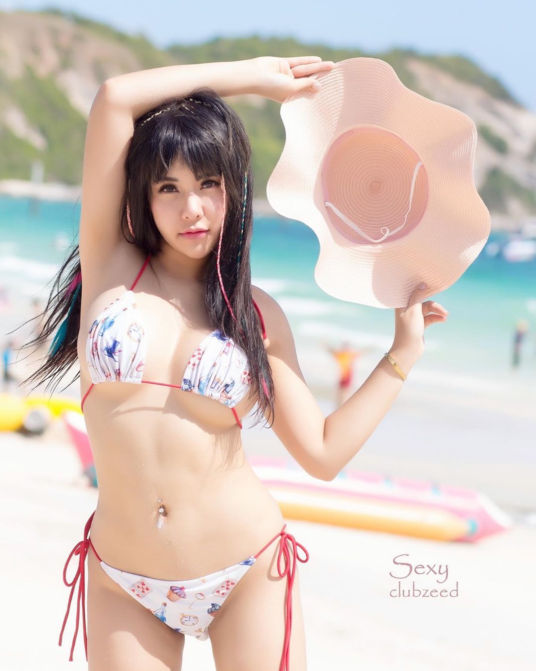 重量級雪乳勒緊 乳香狂洩網友全瘋了 - 亞洲美女 -