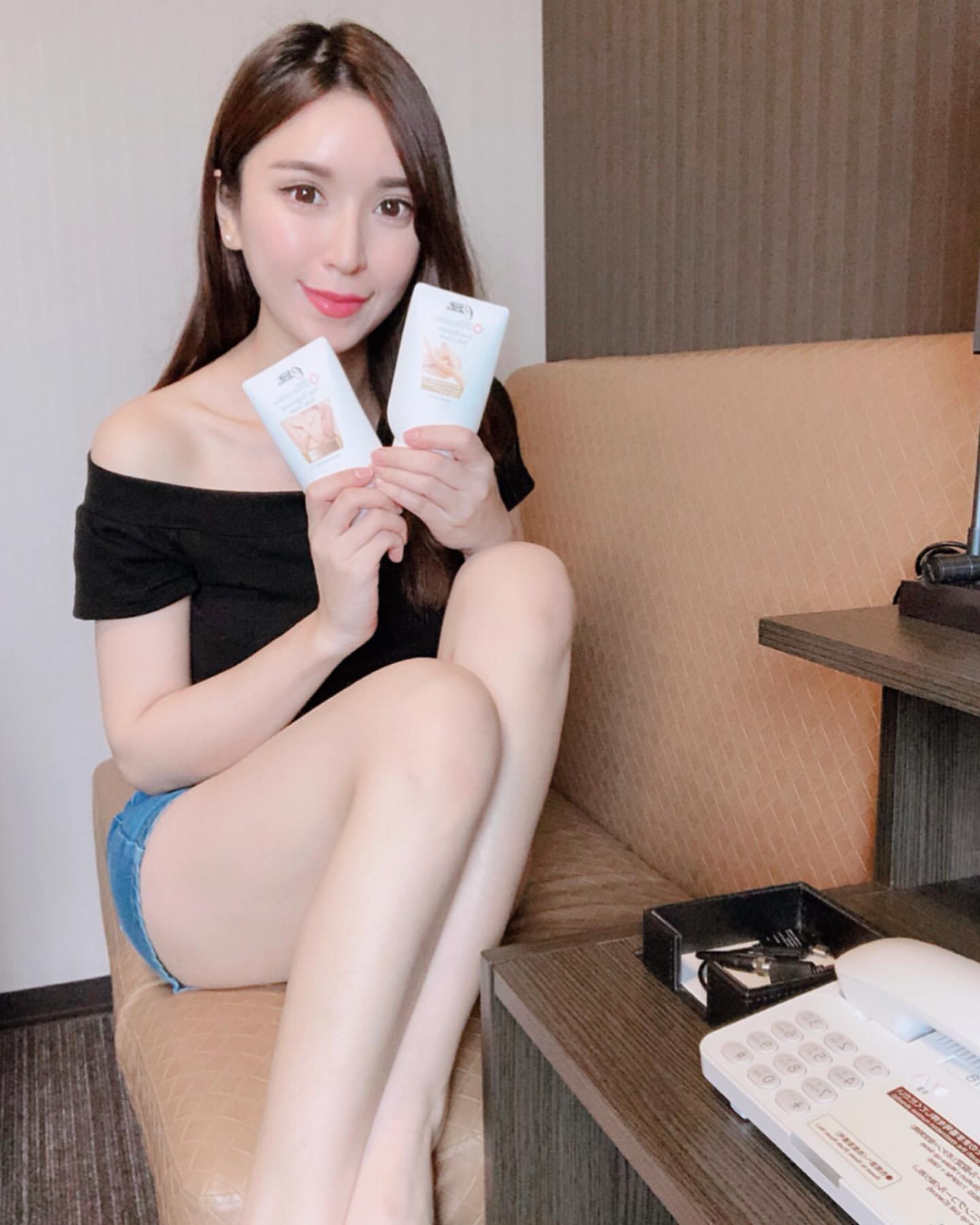 巨乳白衣天使下凡 超胸の隱乳 氣質外表超吸睛 Resa 暄暄 - 素人正妹 -