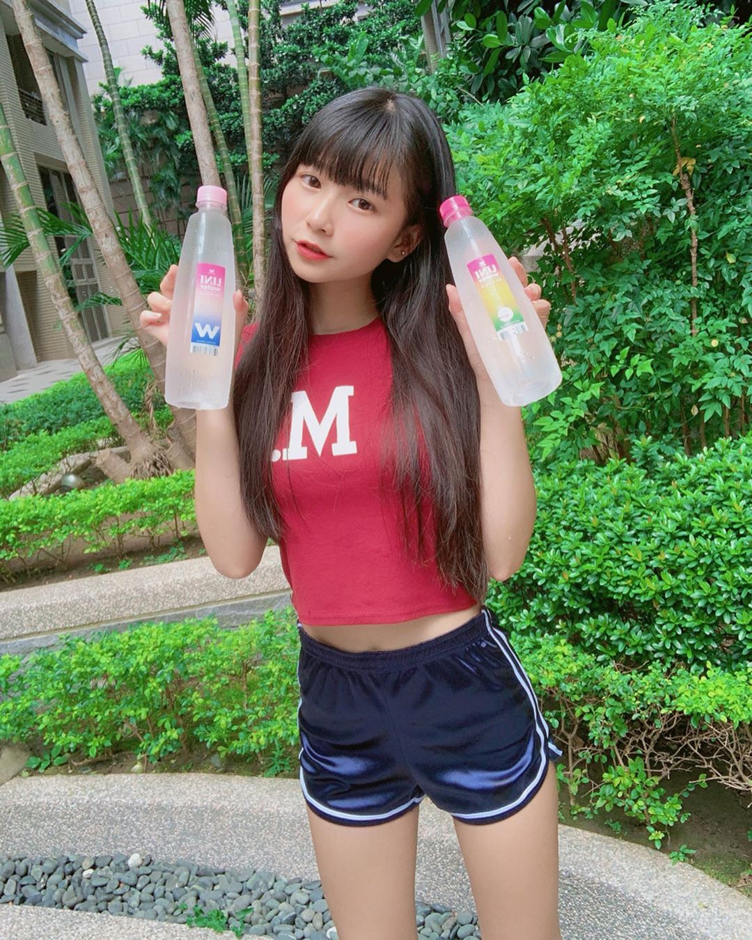 萌甜正妹「陳Q妹」大眼甜笑征服男粉只需三秒，俏麗臉下的姣好美體更讓人小鹿亂撞！