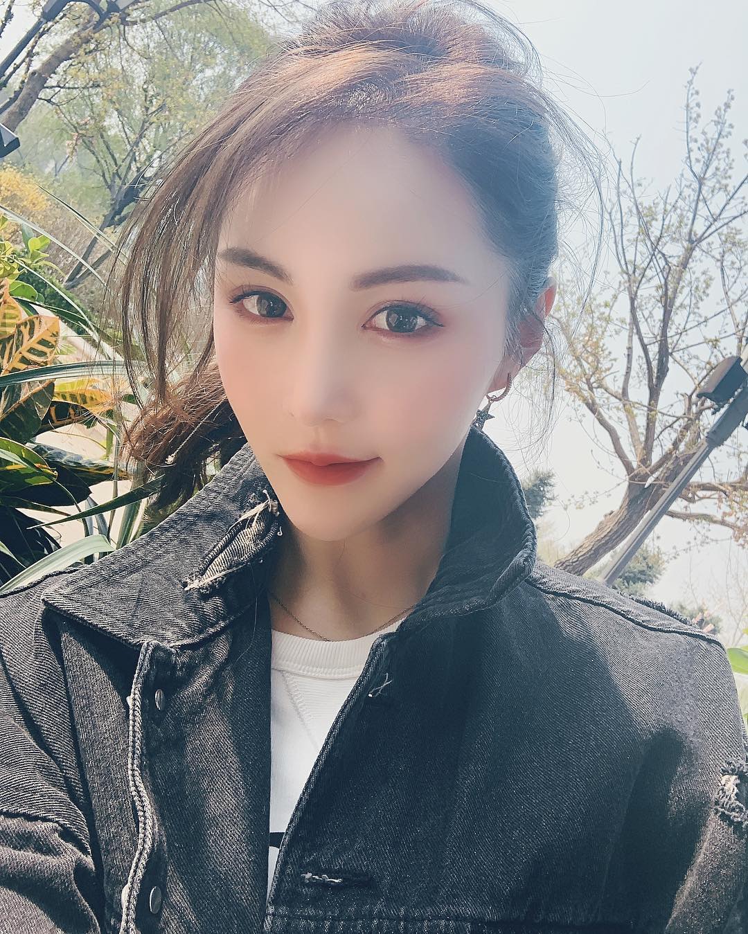 不知道為什麼 女生都喜歡花~ 月野兔 - 美女圖 -