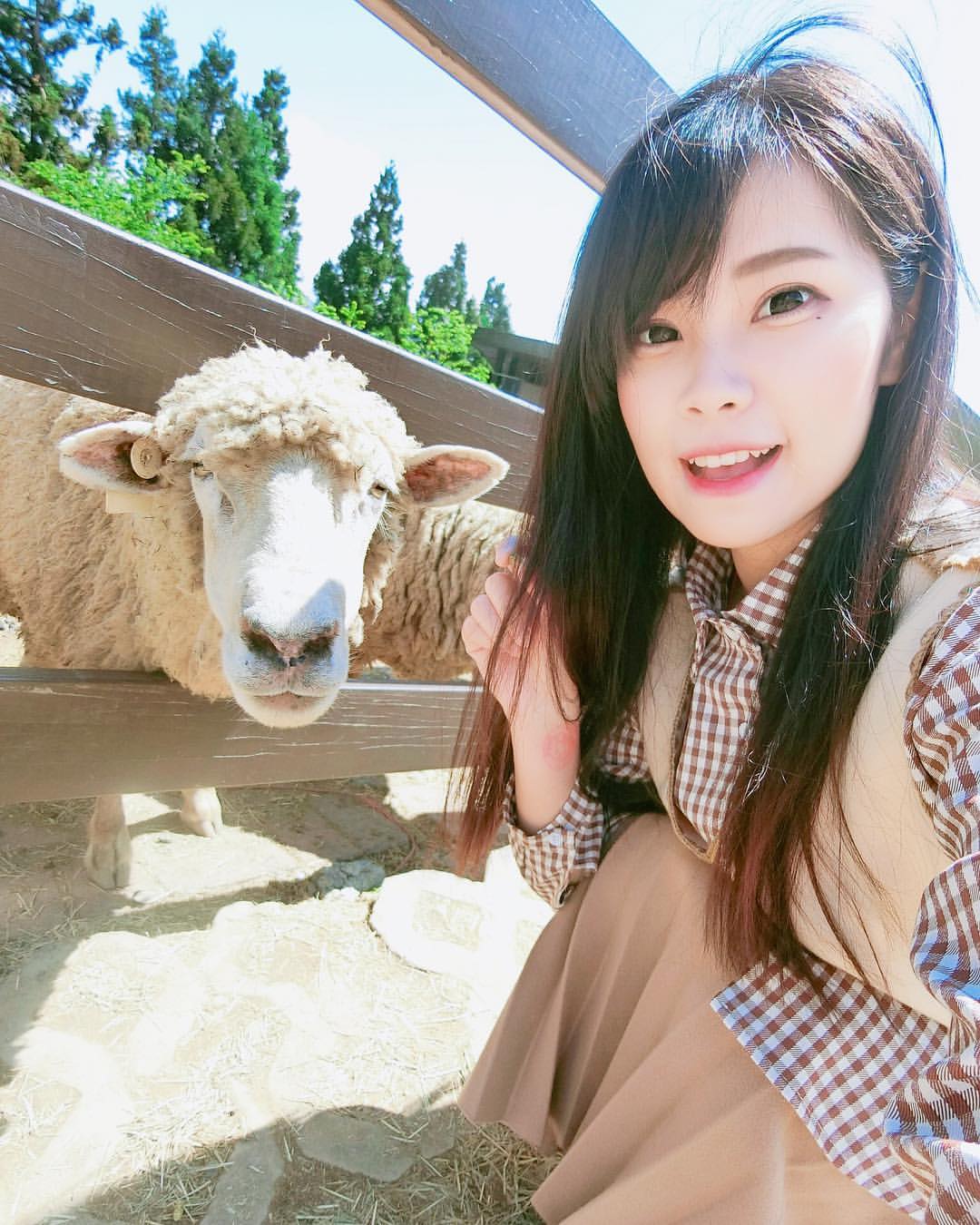 沈橖  清純臉蛋下卻有著「超邪惡的胸器」 真D太辣！ - 美女圖 -