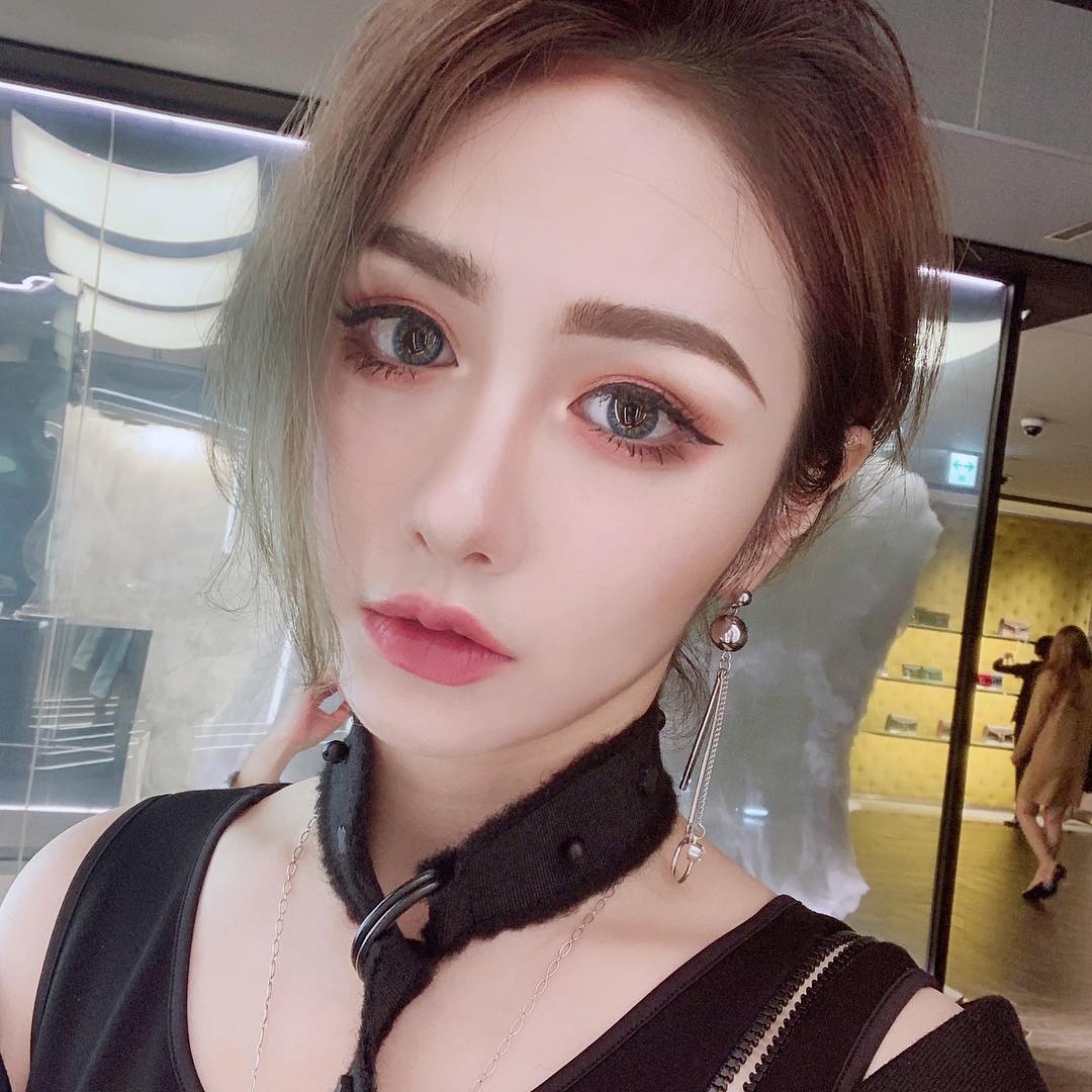 寧願後悔不低頭 還有天空給我飛~Vikiing Cheng - 美女圖 -