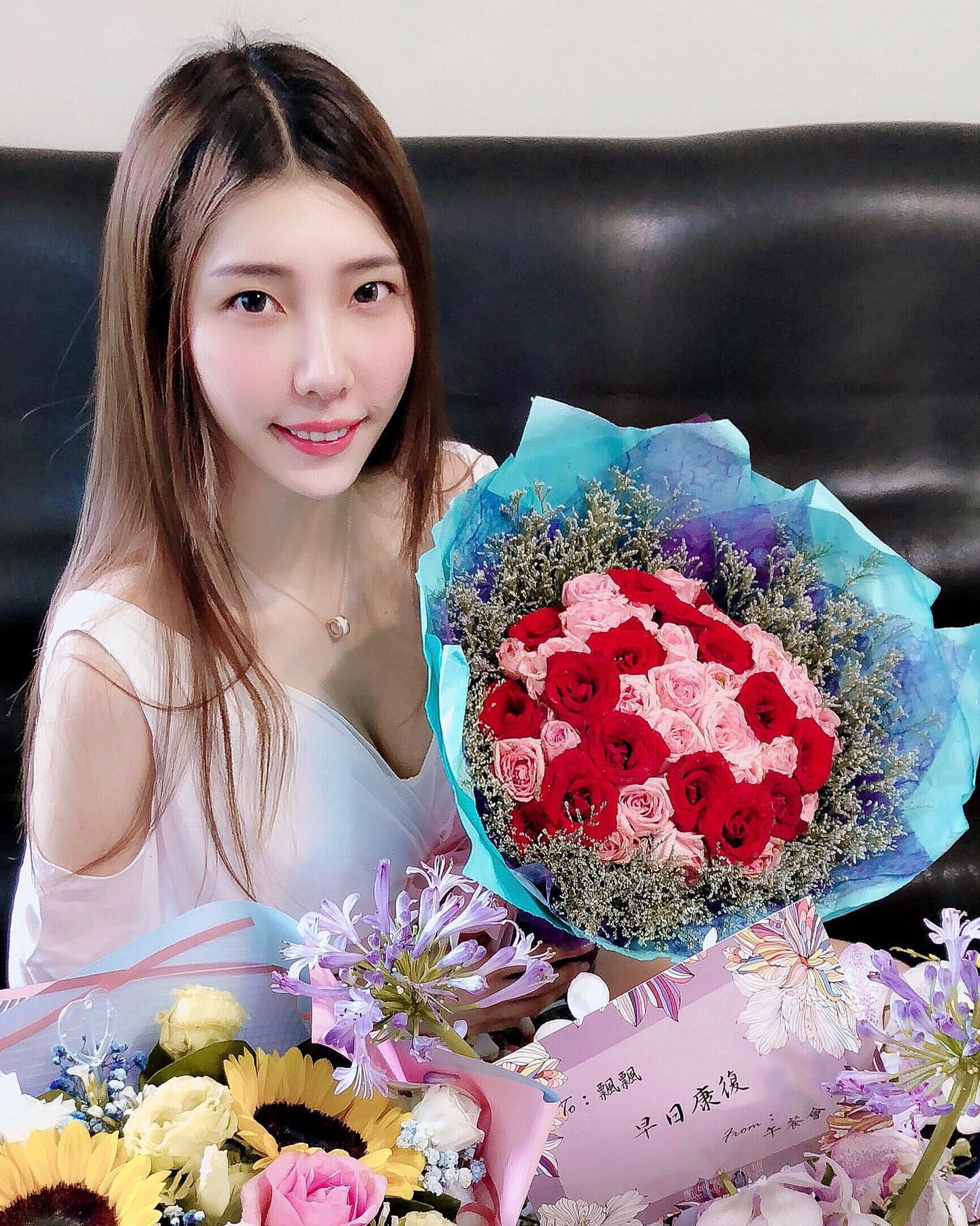重機美女王晨飄  短裙美腿超吸睛  一路上看到都有精神了 - 美女圖 -