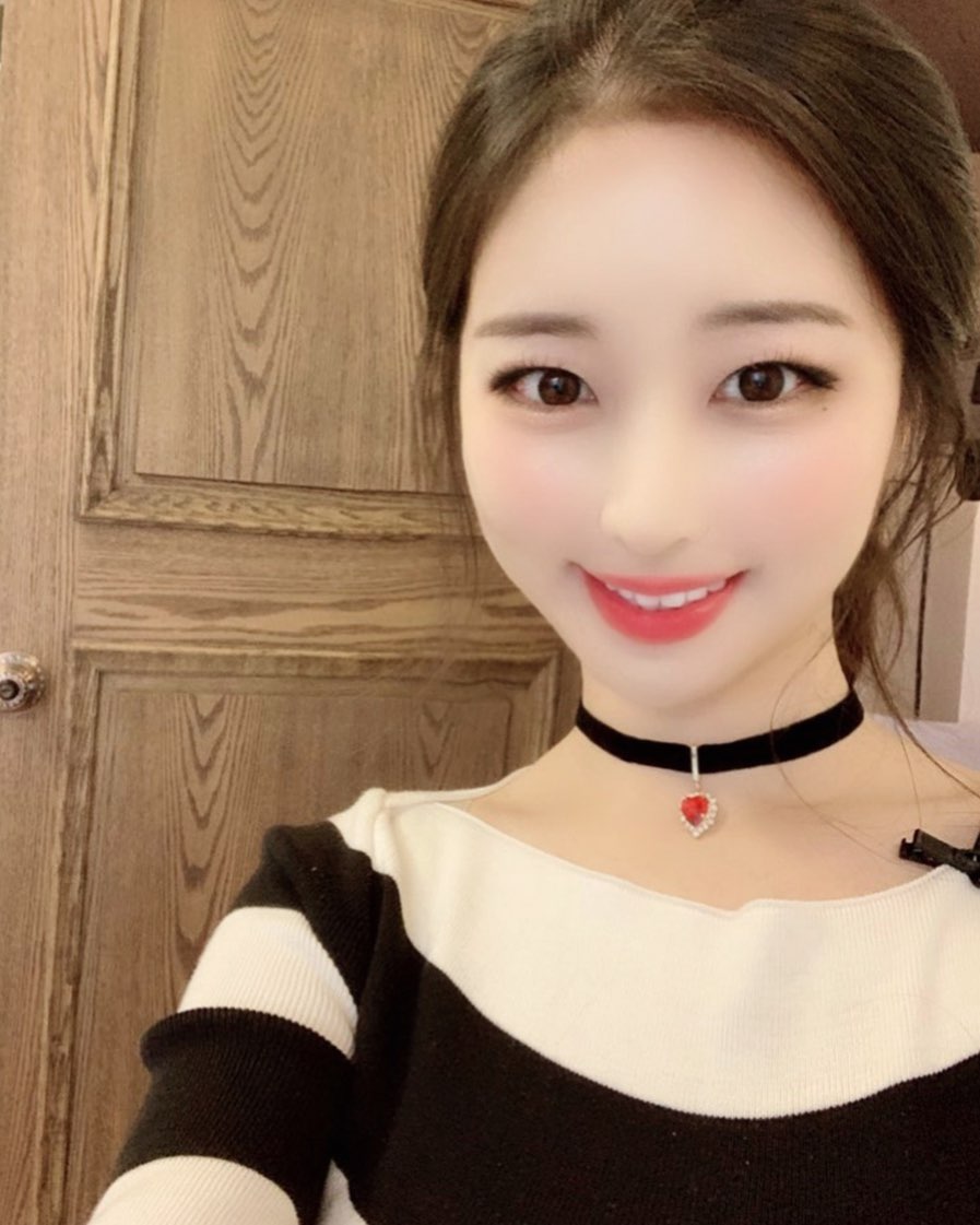 笑容超甜大眼美女 微微一笑戀愛感爆棚好喜歡 - 亞洲美女 -
