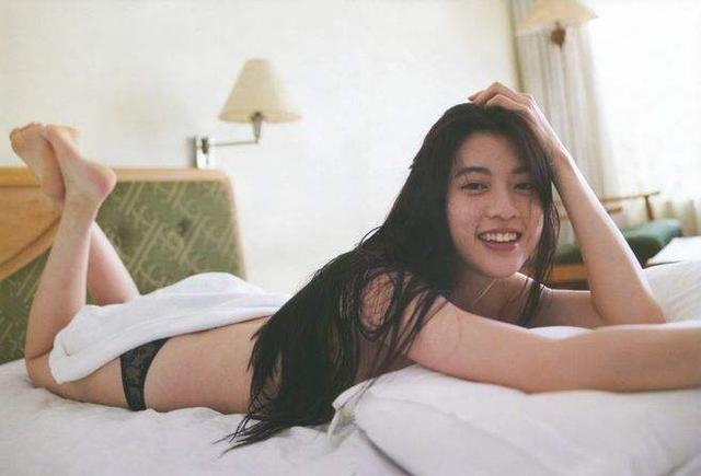 周董新歌MV女主「三吉彩花」甜美時尚性感兼具！和服下深藏不露的好曲線～