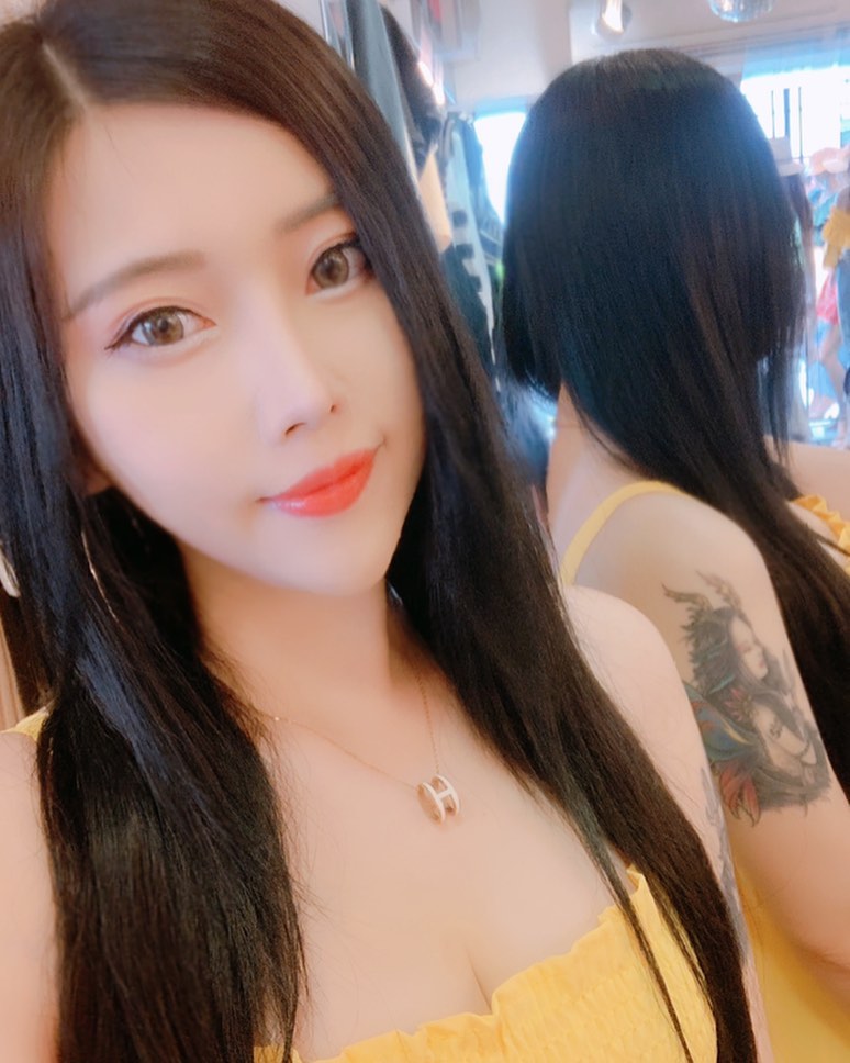 深邃雙眼回眸一笑  網暈: 戀愛惹  甜美× °__ 娃娃 - 美女圖 -
