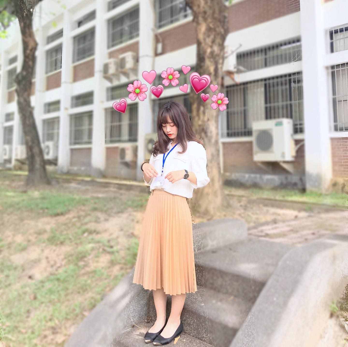 清純學生妹芸芸  可愛臉蛋笑起來會把人給勾走 - 美女圖 -