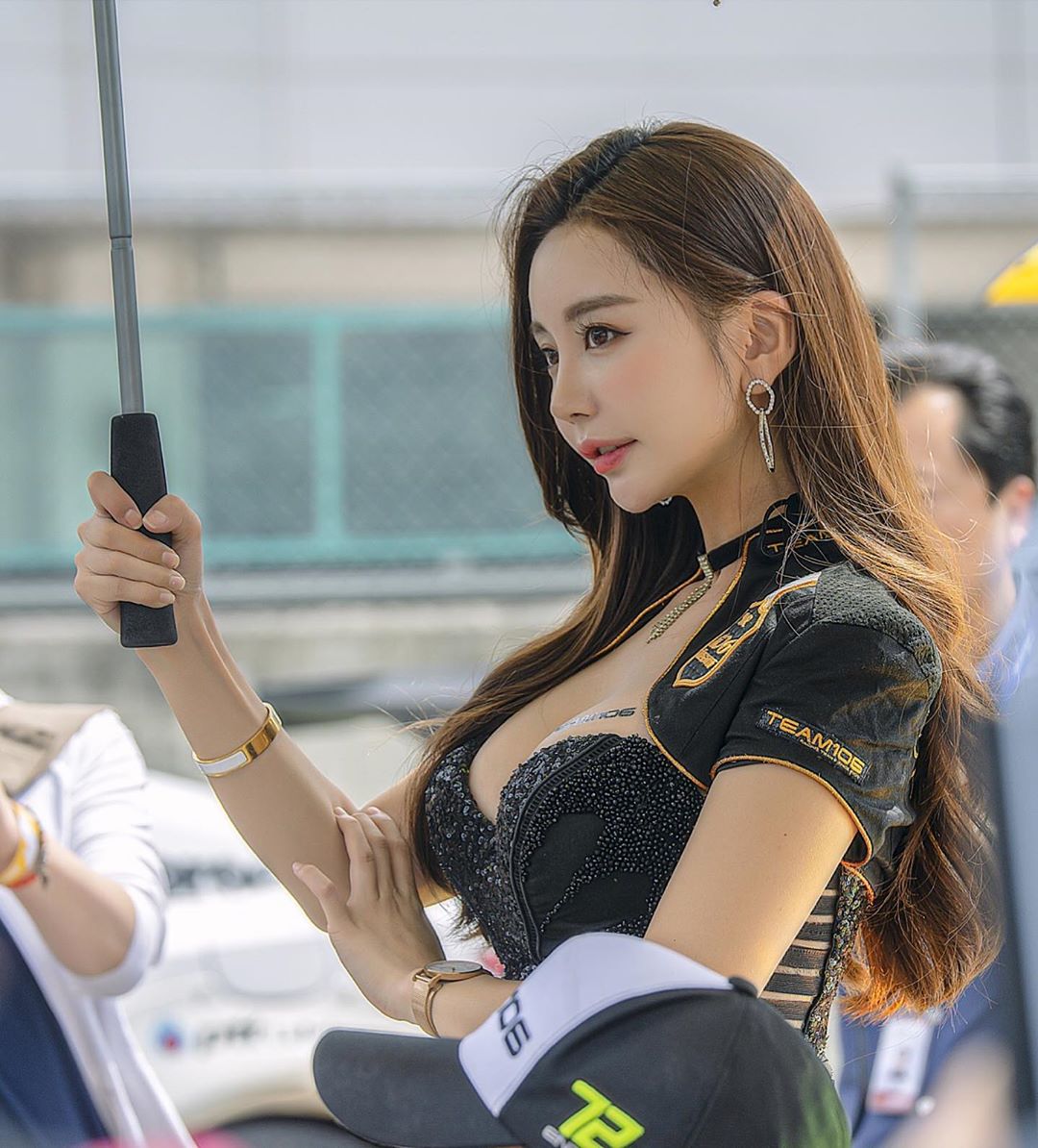 超兇賽車女郎魔鬼胴體 完美深溝曲線使人神魂顛倒 - 亞洲美女 -