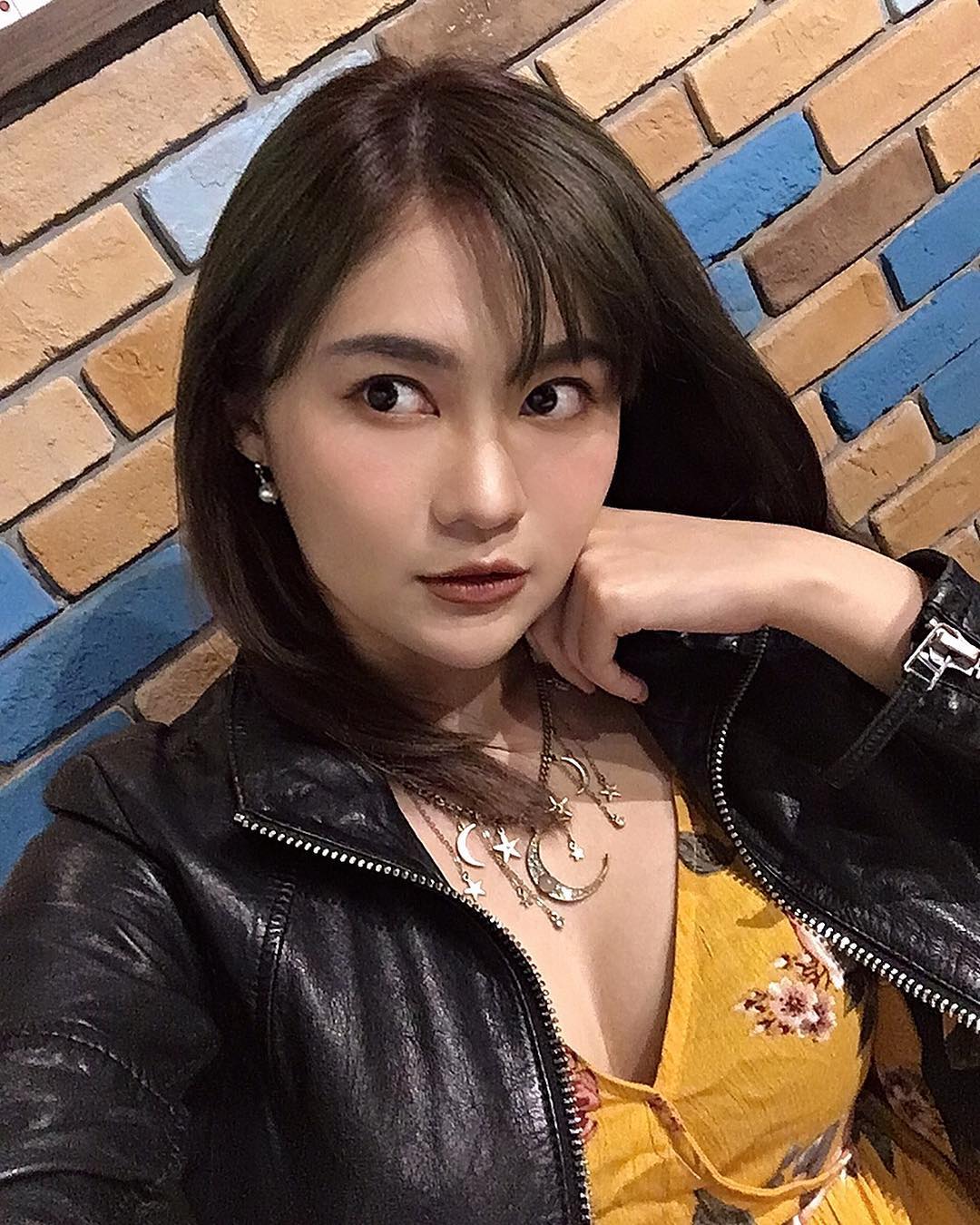 汐止人民真幸福！太陽花女戰神「賴品妤」穿比基尼火辣性感，白嫩美乳擠得讓人全身癢！