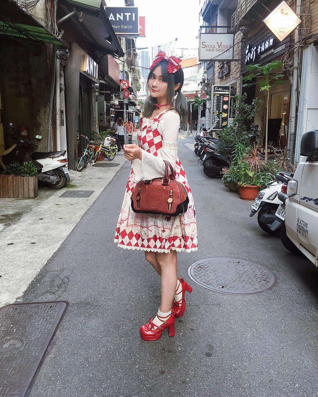 汐止人民真幸福！太陽花女戰神「賴品妤」穿比基尼火辣性感，白嫩美乳擠得讓人全身癢！