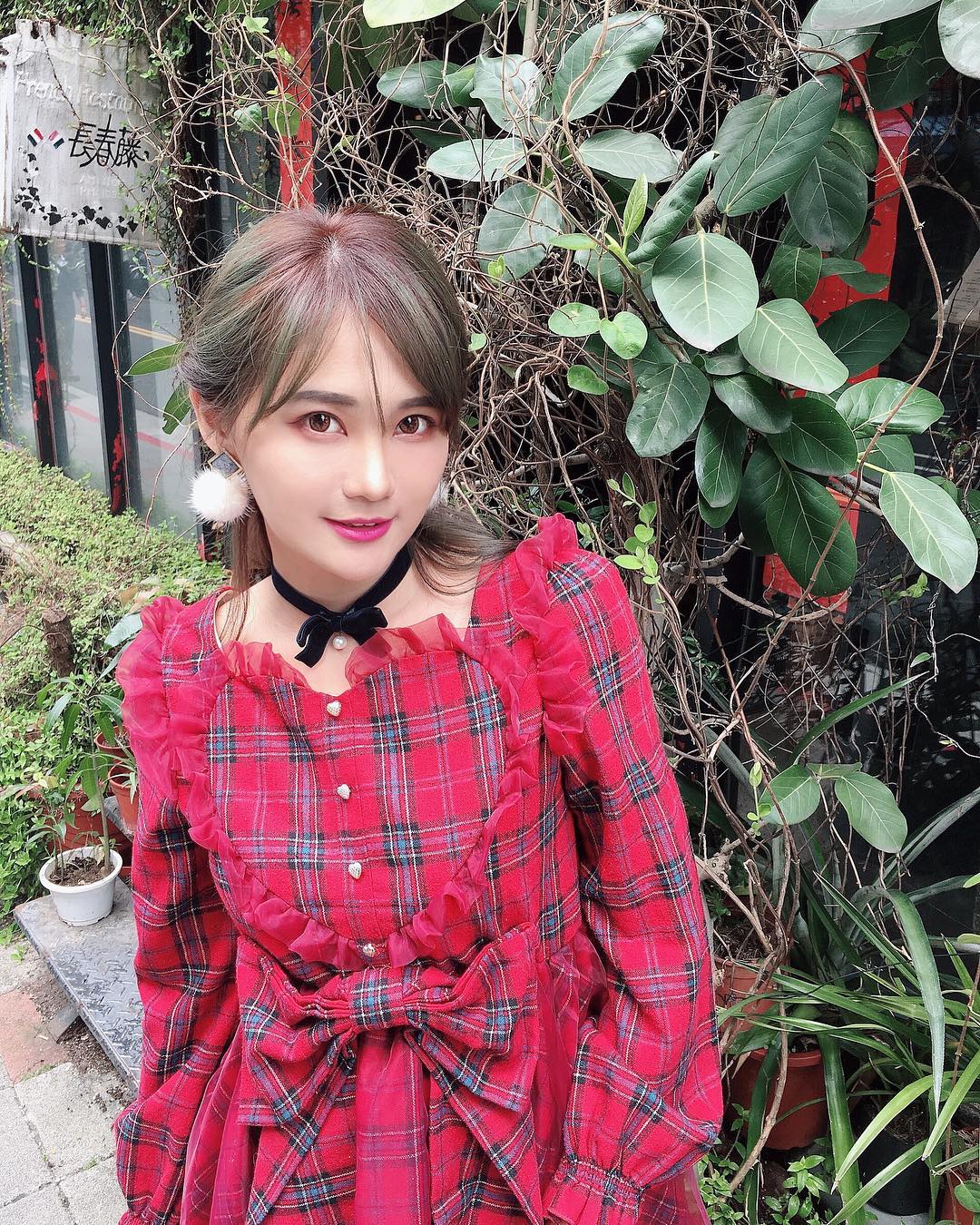 汐止人民真幸福！太陽花女戰神「賴品妤」穿比基尼火辣性感，白嫩美乳擠得讓人全身癢！