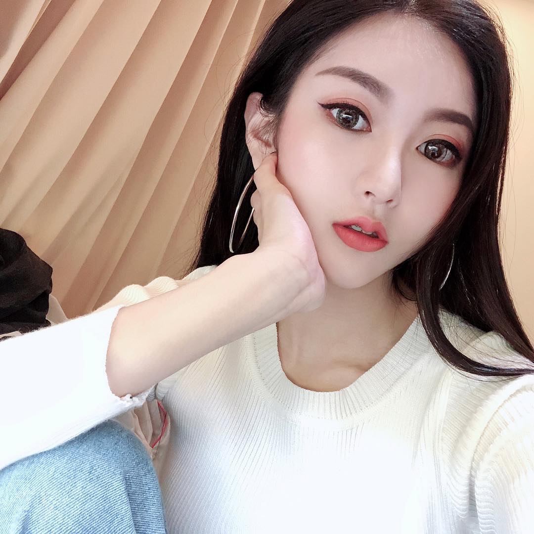 許酸酸 我跟名字不一樣 很甜的啦 - 美女圖 -