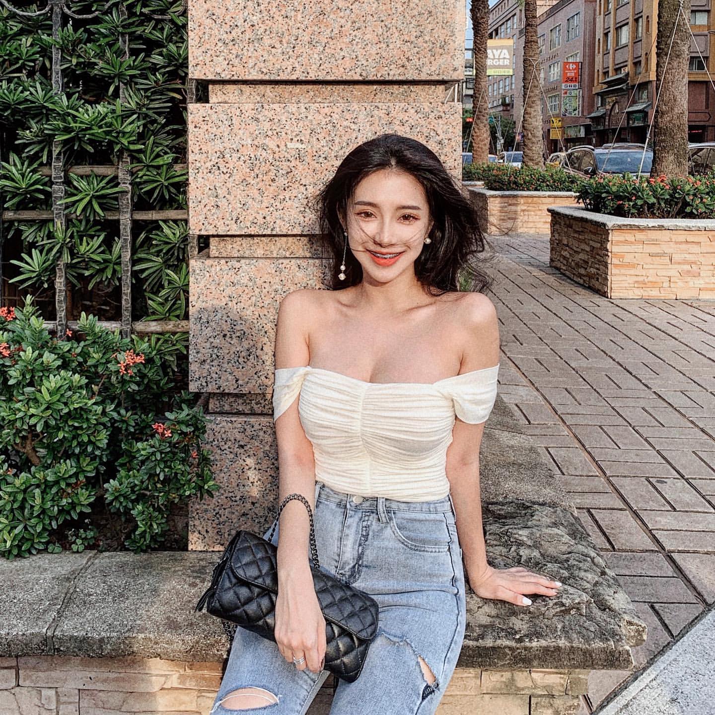 呂妍芯  甜美微笑身材太暴力  完美曲線好撩人！ - 美女圖 -