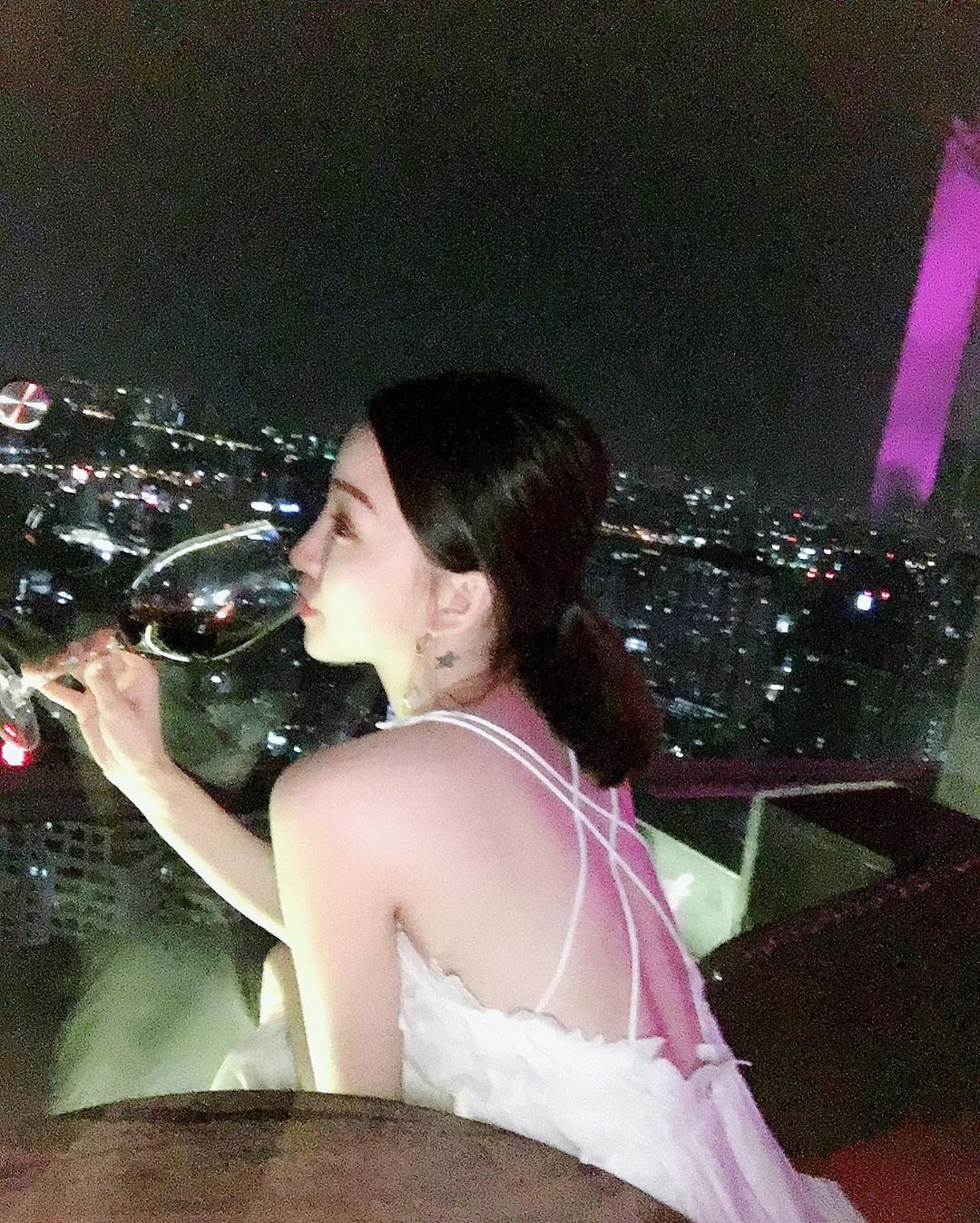「重磅級豪乳+嬌小身材」根本男人中的極品  Yu - 美女圖 -