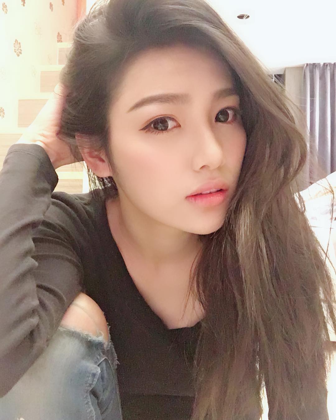 腿控真有眼福！性感甜心「許小葆」逆天纖長美腿超勾魂，連精緻的顏值也高到不像話！