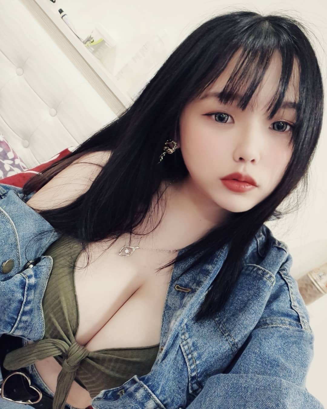 Mia 娃娃臉加上S級超狂爆乳 你挺得住嗎? - 素人正妹 -