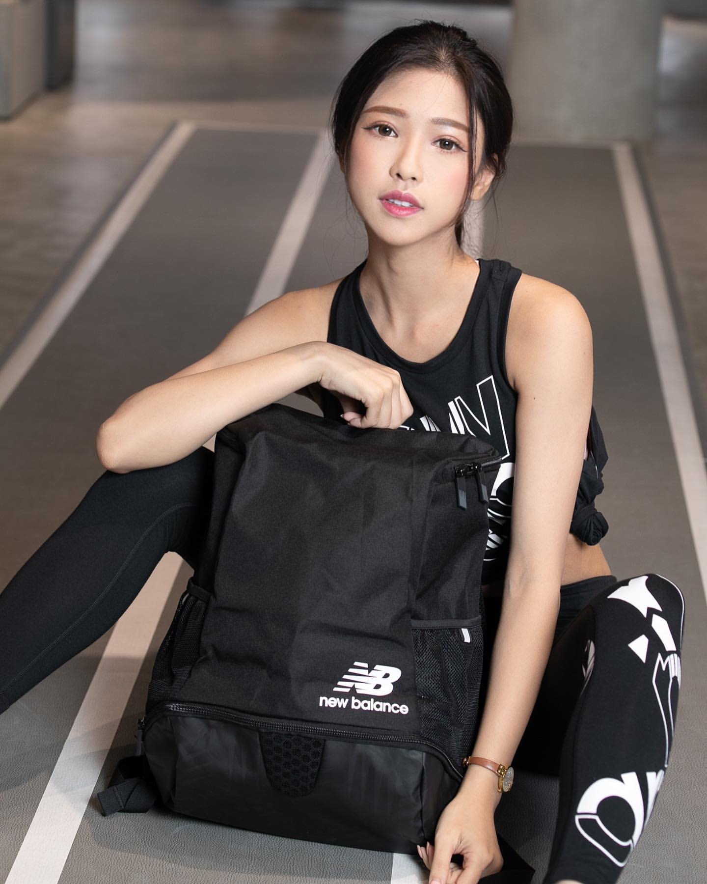卡卡兒  白嫩臉蛋清新脫俗  美到讓人深陷戀愛！ - 美女圖 -