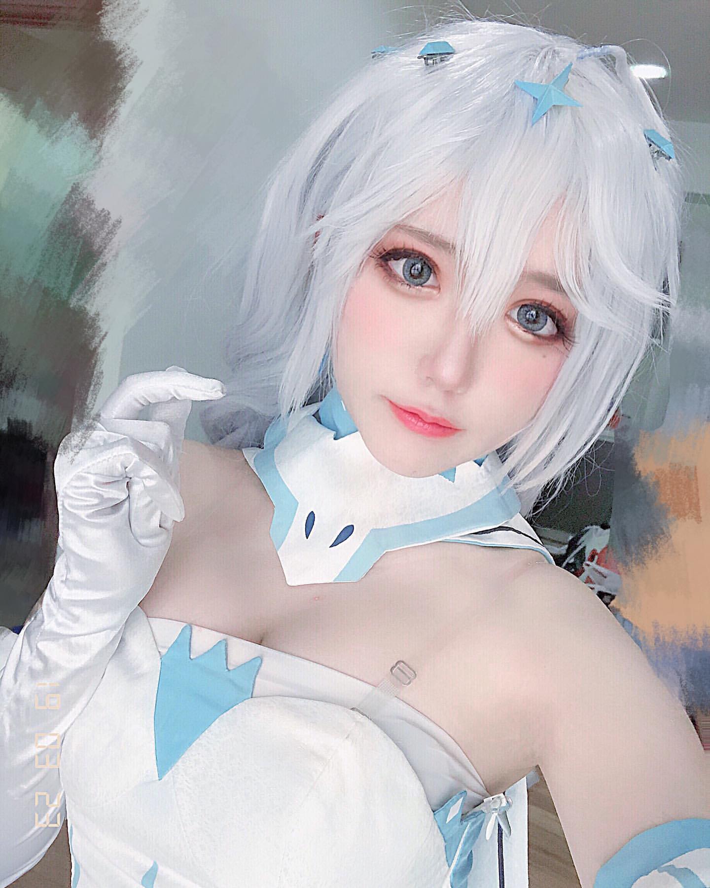 上海Coser「Munoko沐子」渾圓下乳太性感　私下竟然是個超萌妹子