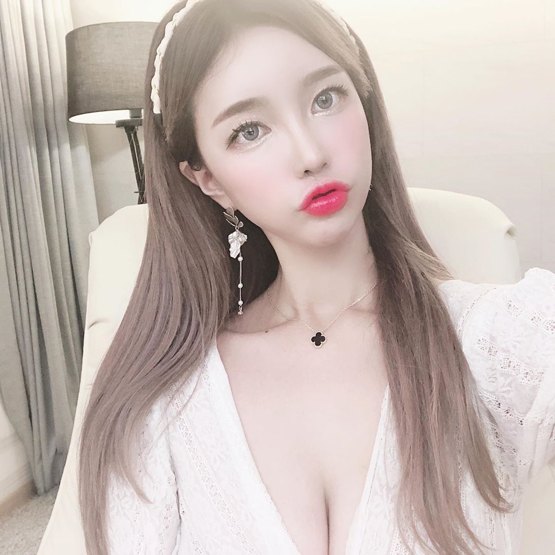 胸前長輩形狀好極品 騷底露出乳香四溢超誘人 - 亞洲美女 -
