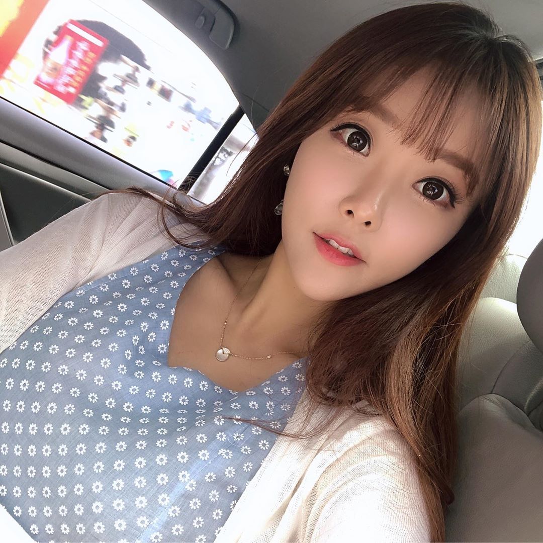 側面視角碗公奶直挺 一抹燦笑讓網友瞬間迷倒 - 亞洲美女 -