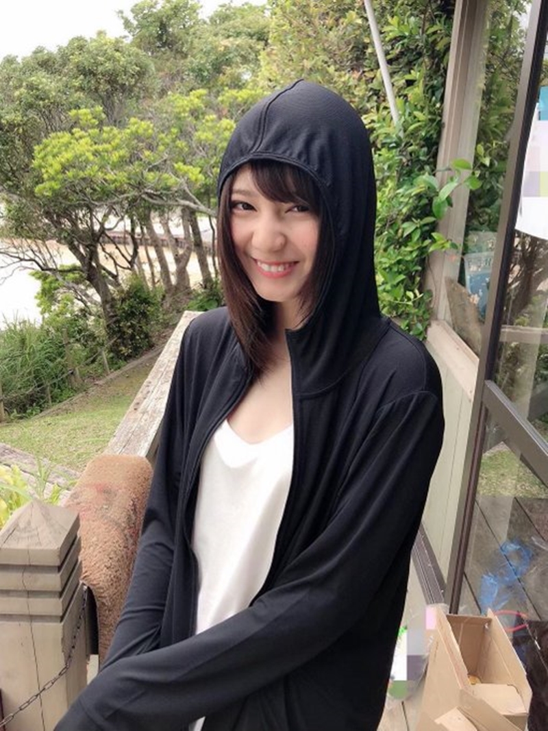 推特話題沸騰！制服美少女小坂菜緒「男友視角告白」炙熱眼神注視　根本強迫讓人戀愛