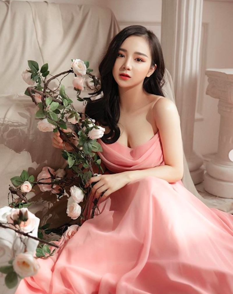 越南美乳妹Nhatien「洞洞旗袍」設計太猖狂，絕美曲線大膽露出！