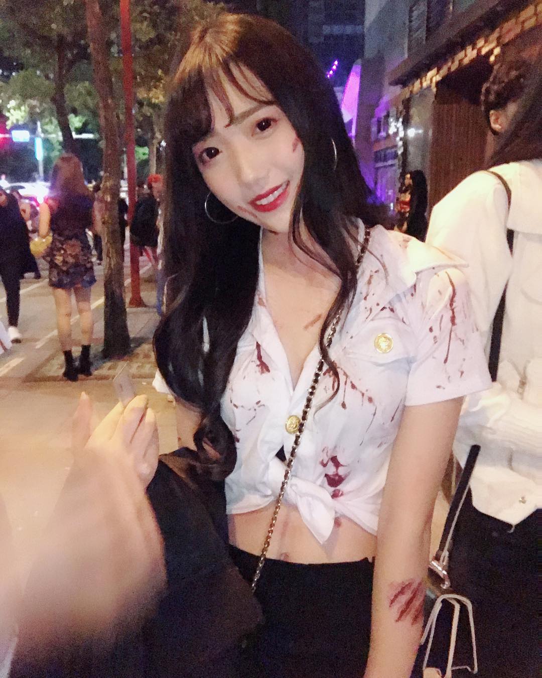 絕美臉蛋下  雪白的隱乳好誘人  娜娜 - 美女圖 -