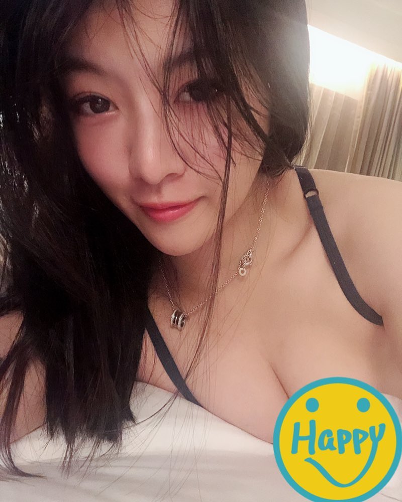 Ada L: 我又來台灣玩了 慶祝台灣生日快樂~ - 美女圖 -
