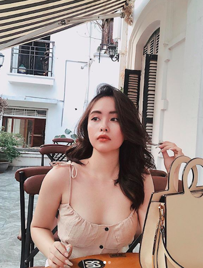 20歲越南嫩妹「美胸豐臀」好招搖，自拍美照「雪白圓尻」吸睛度高超！