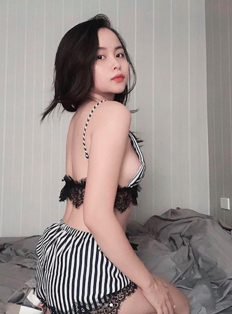 20歲越南嫩妹「美胸豐臀」好招搖，自拍美照「雪白圓尻」吸睛度高超！