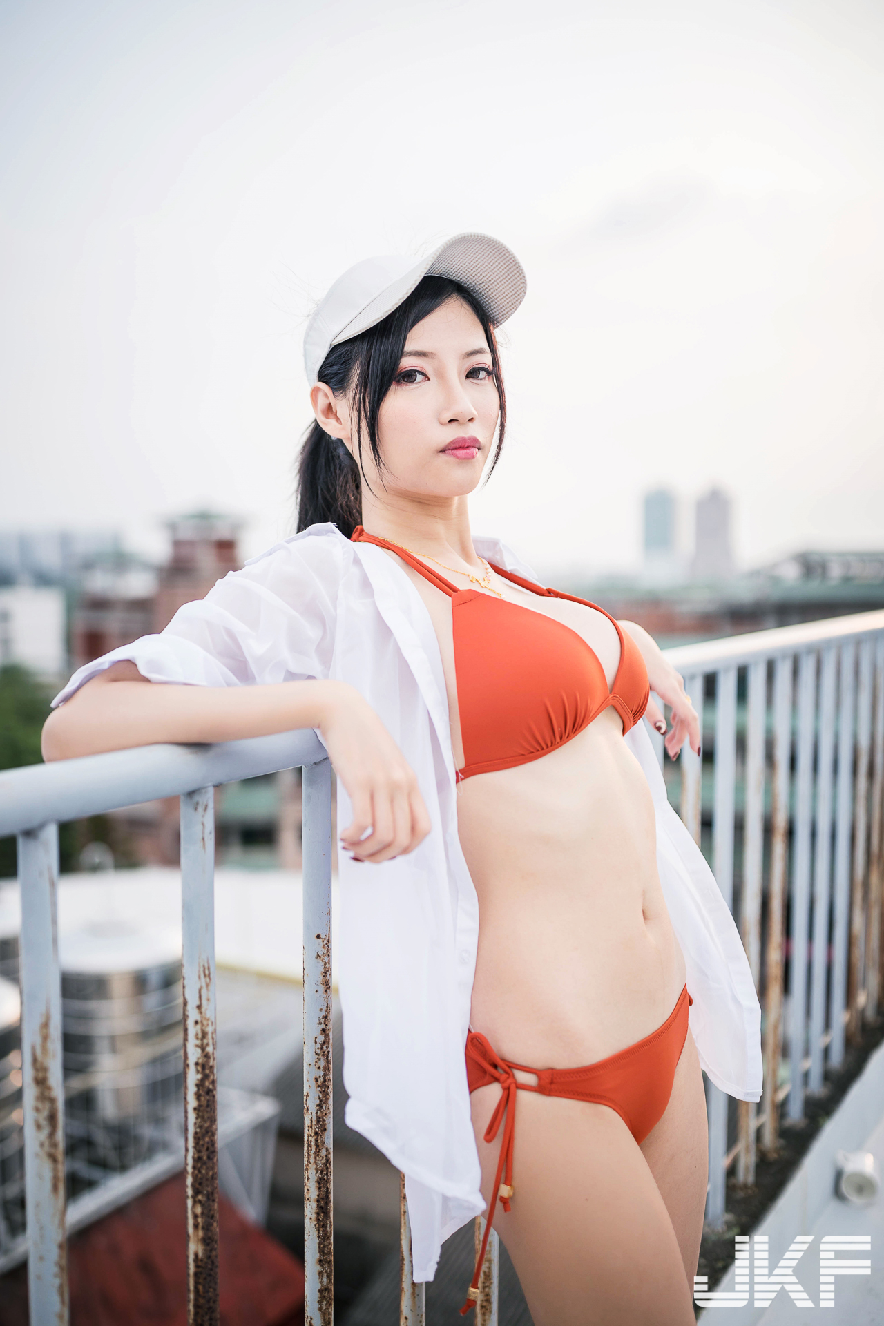 32F渾圓美胸「言言」，大開中路讓我的騎士直衝妳的皇后！