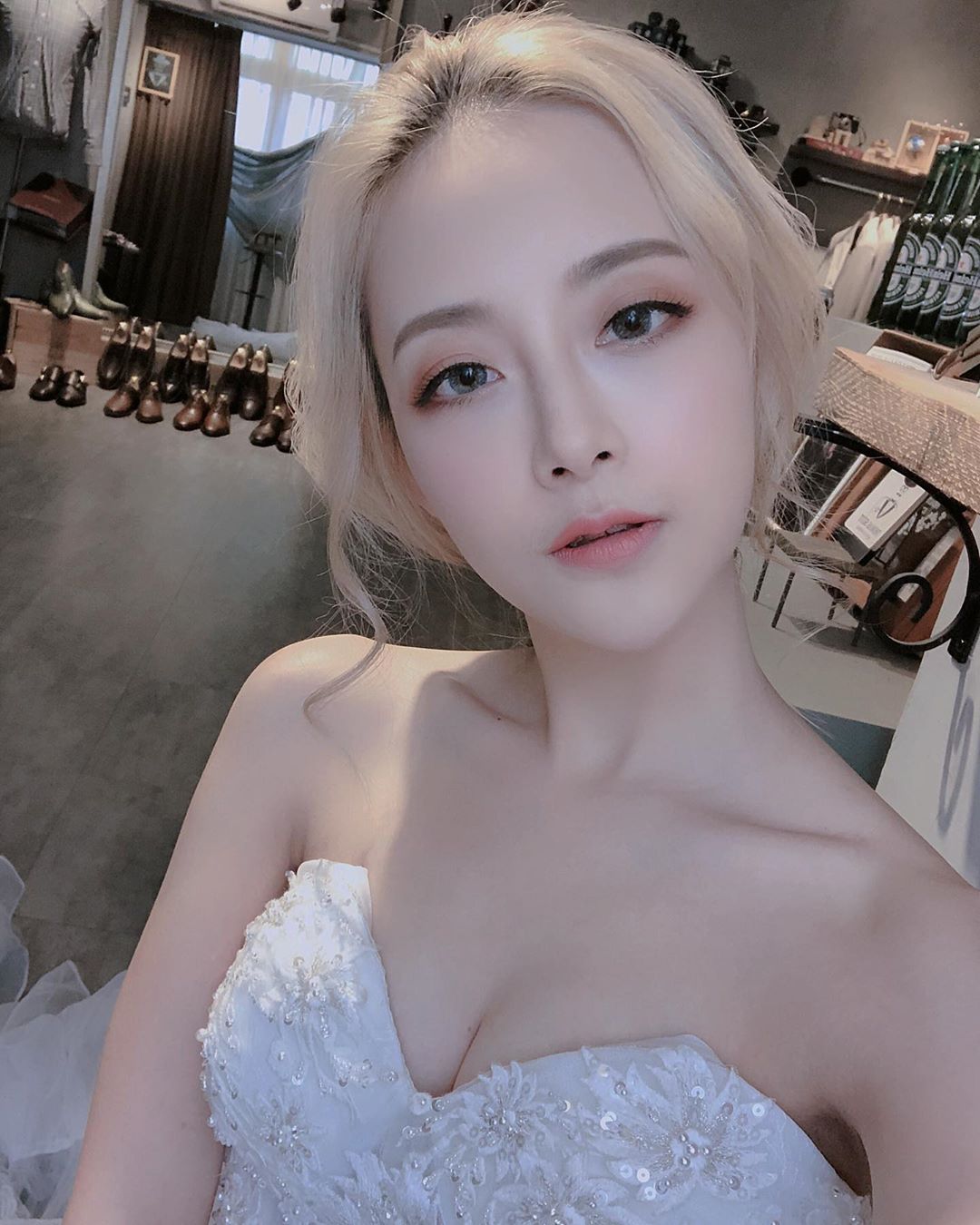 柯俐安ᴅᴊ ᴇʟsᴀ  纖細身材下藏著「波濤洶湧的隱乳」 - 美女圖 -
