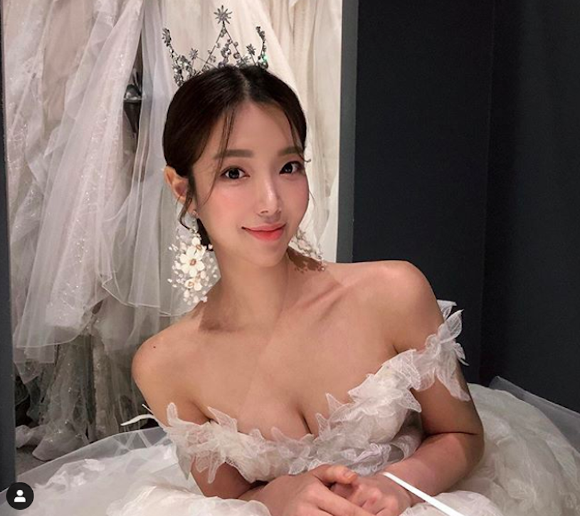 175高氣質正妹「暗藏超兇身材」，穿比基尼展現「火辣比例」！