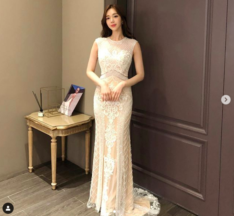 175高氣質正妹「暗藏超兇身材」，穿比基尼展現「火辣比例」！