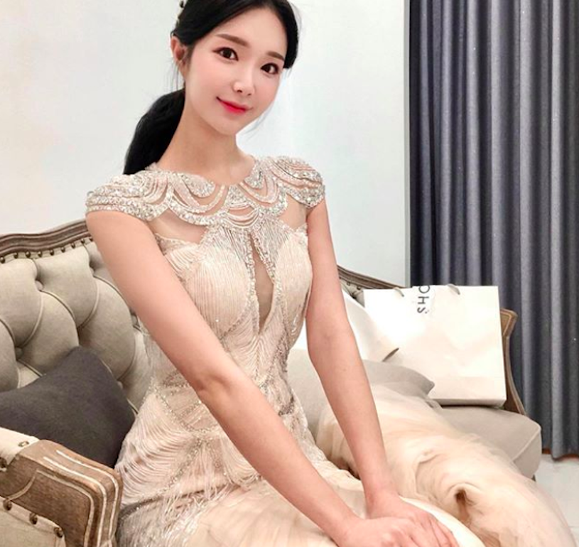 175高氣質正妹「暗藏超兇身材」，穿比基尼展現「火辣比例」！