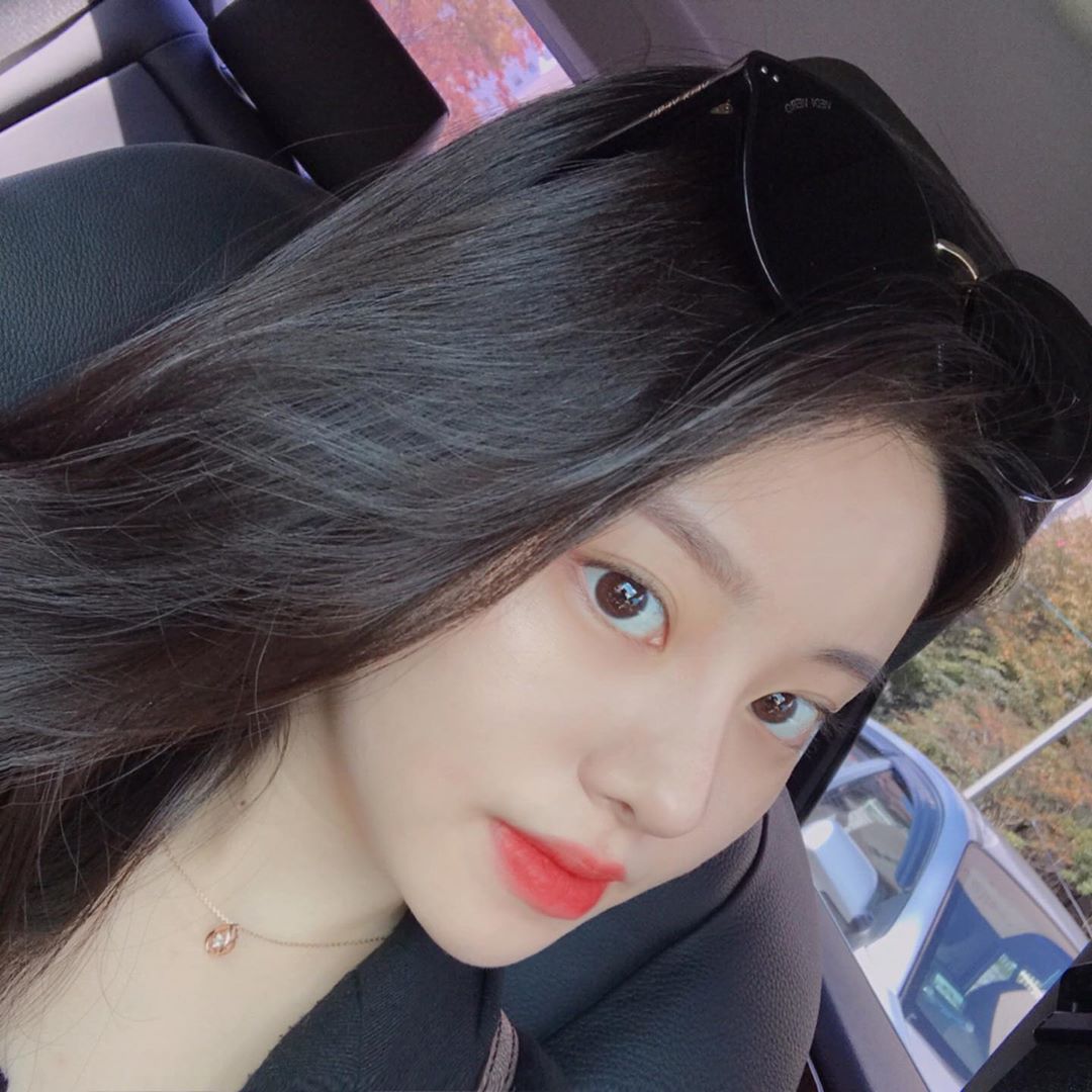 艷麗長髮美女 魅力眼神直視看了欲罷不能 - 亞洲美女 -