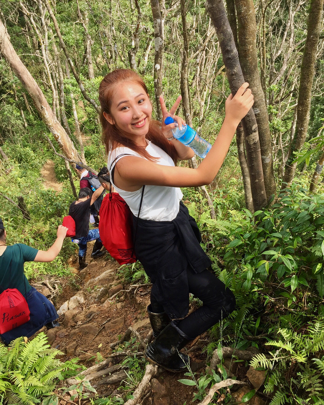 能量太強！陽光美女「茱茱Jing Zhu Wen」古銅色肌膚超光澤，火辣美體乍現視覺都被擄獲！