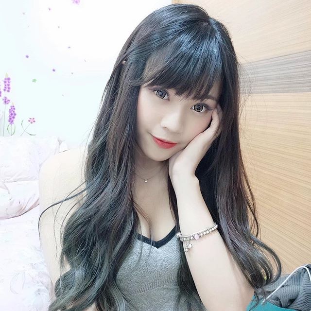 芸瑄  惹人憐愛的臉蛋加上靈氣水汪大眼  網驚呼：天菜！ - 美女圖 -