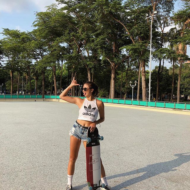 葉俐萱  神級臉蛋 大秀性感火辣超長腿 - 素人正妹 -