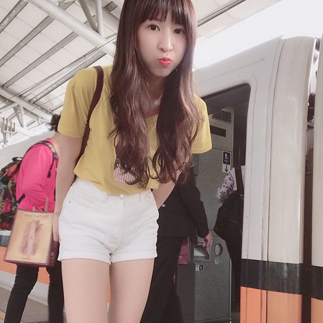 笑起來好療癒  網友：陶醉在甜美笑容中！  Ashely玥玥 - 美女圖 -