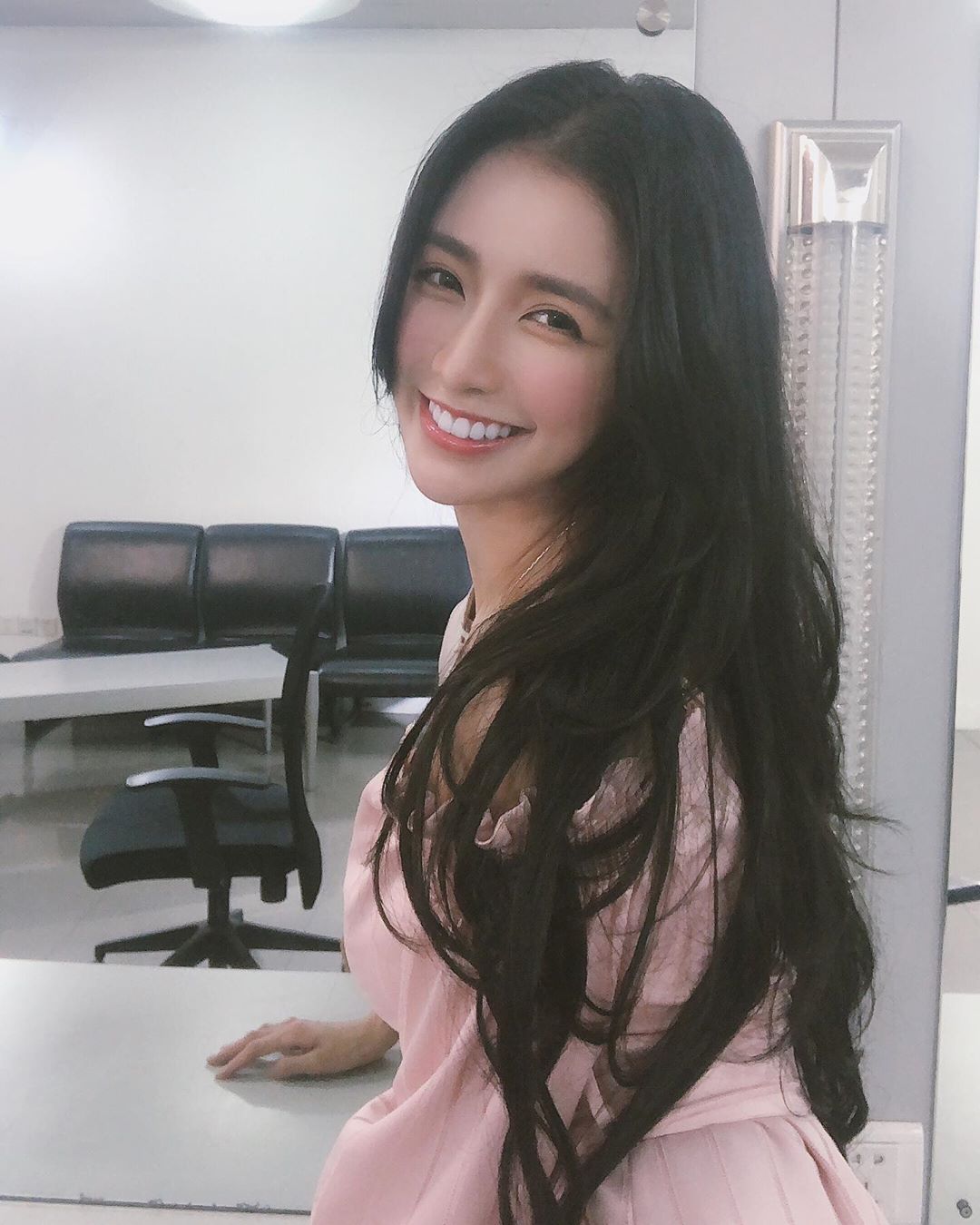 女神下凡！極品天菜「蔡卓宜Joey」笑容燦爛超甜美，鮮嫩雙峰掛在胸前太可口！