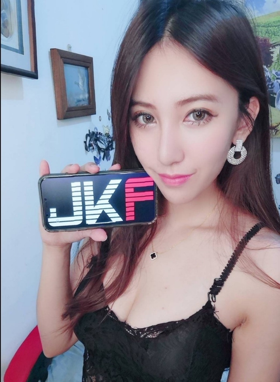 迷䲢電眼小妖精－藝心 Yumi - 美女圖 -